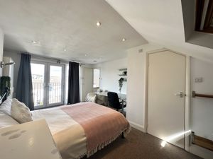 Bedroom- click for photo gallery